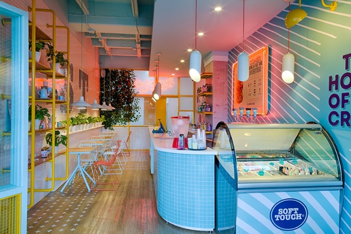 非常时尚的小型酸奶冰淇淋门店装修效果图