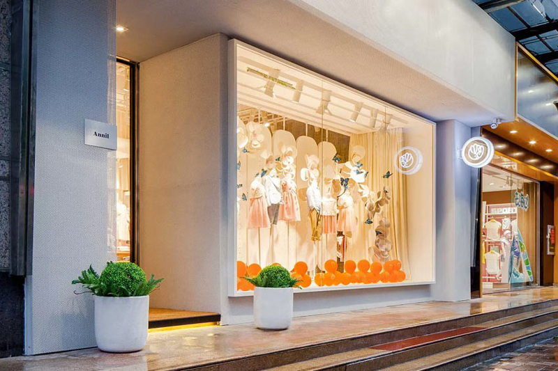 童装店橱窗装修效果图