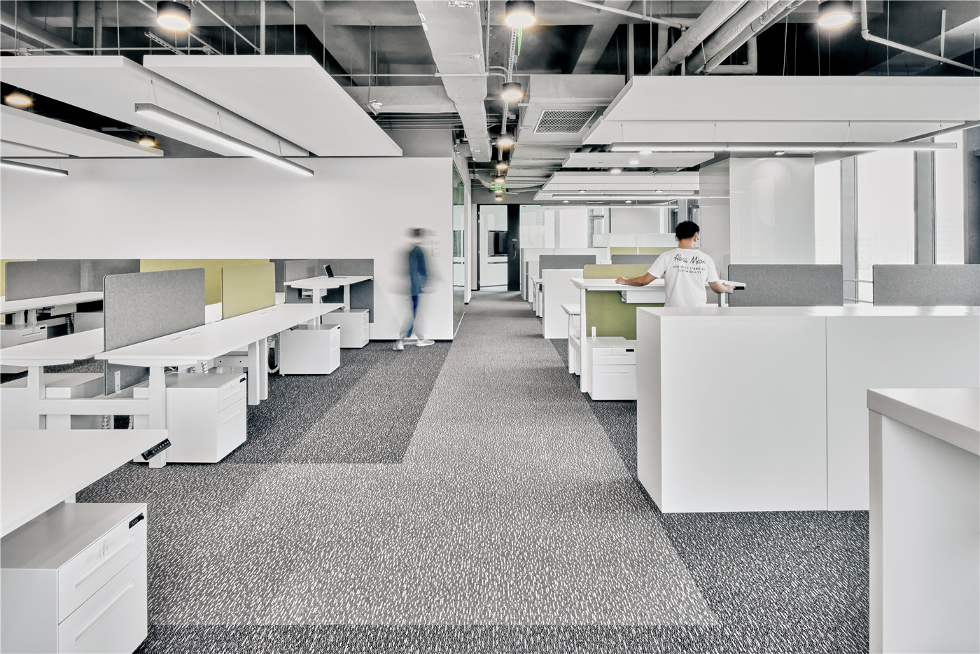 成都办公室装修设计如何实现30%工期突破...